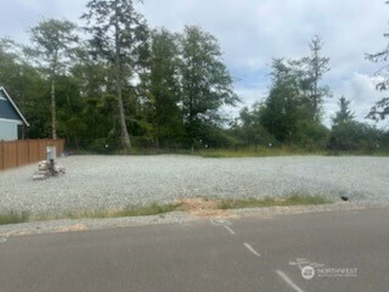 4th image of 556 Chenois Avenue NE