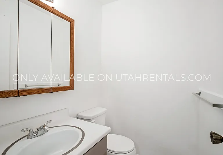 1639 Woodland Dr — Photo 8