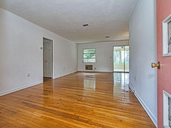 5th image of 725 Hilltop Ct