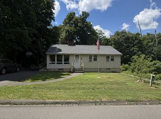16 Pine St, Sandy Hook, CT 06482