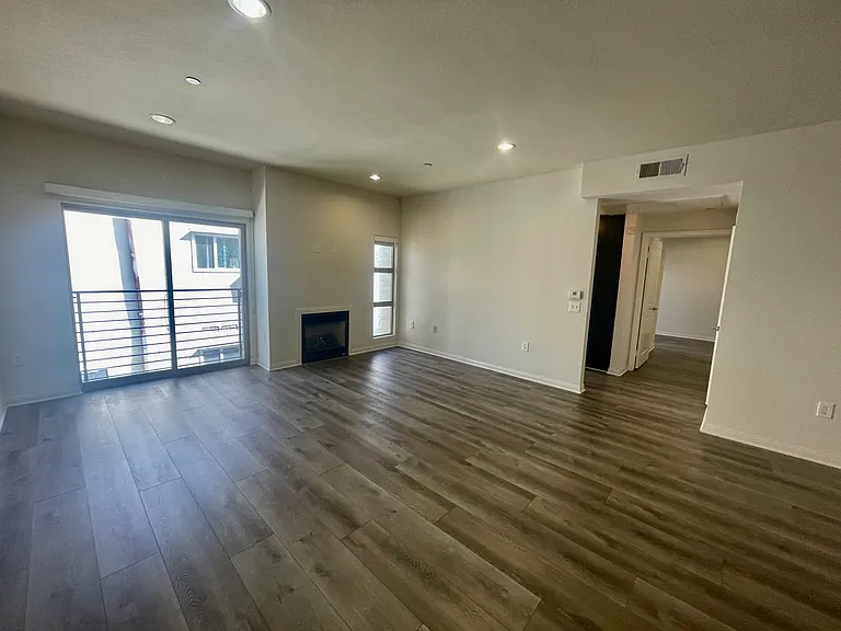 5842 Harold Way #202 — Photo 6