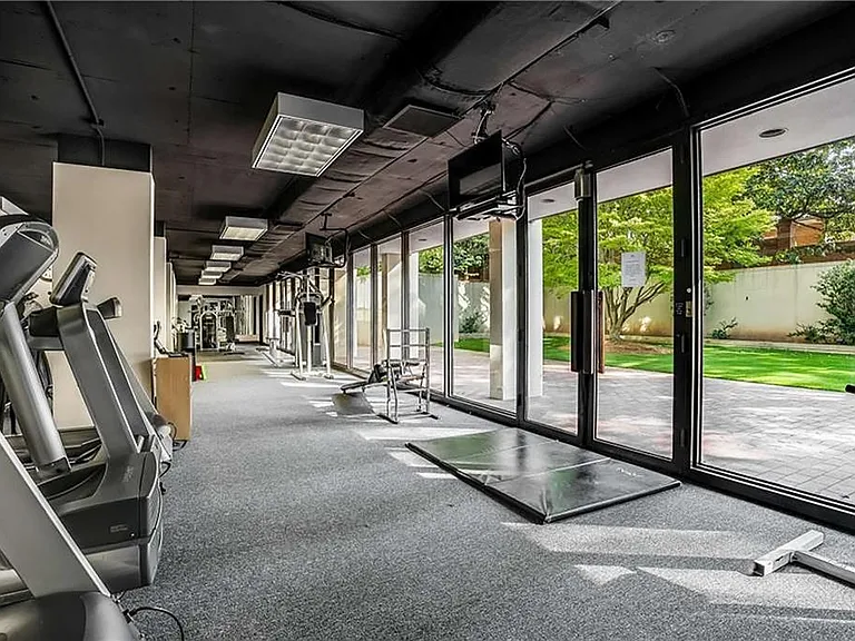 2575 Peachtree Rd NE #7G — Photo 29
