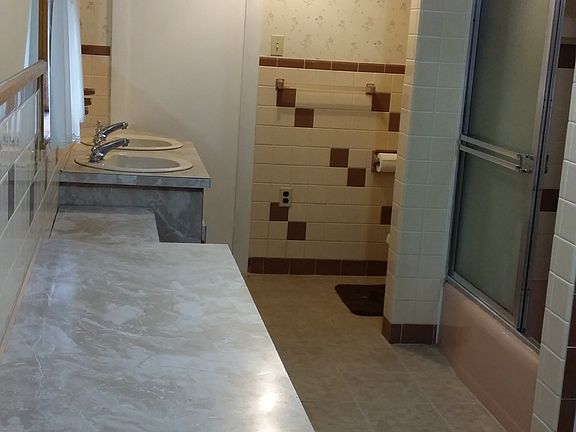 5th image of 44 Summer St #A