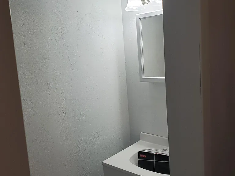 1030 E Shawnee Ave — Photo 3