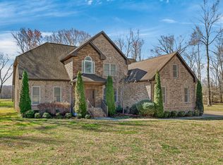 2 Knotting Hill Dr, Fayetteville, TN 37334