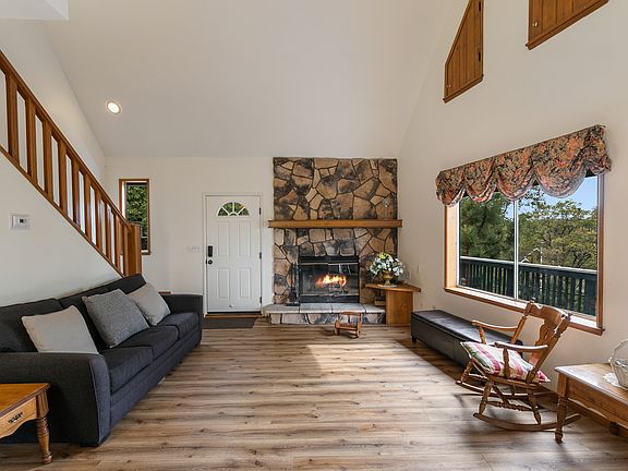 4th image of 1353 Yosemite Dr