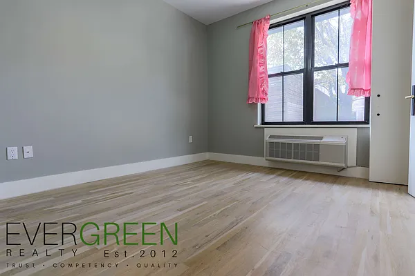 Rented by Evergreen Apartments BK | media 28