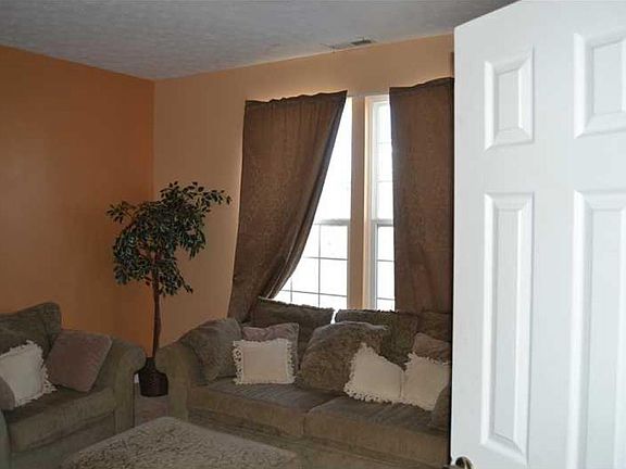 3rd image of 710 Bluff Creek Dr