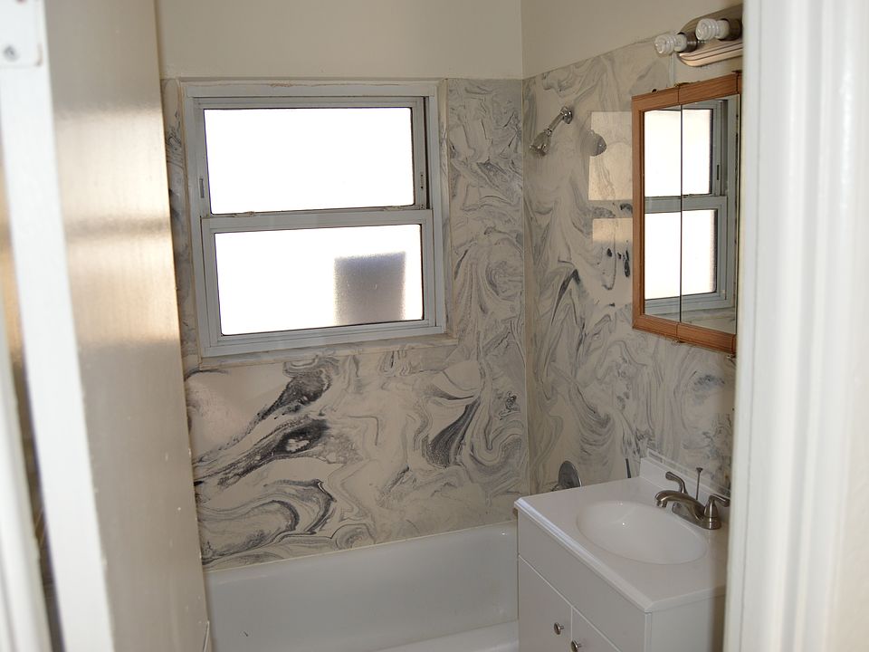 2nd image of 2027 Florence St