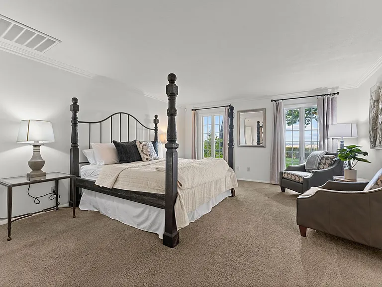 990 W Parkhill Dr — Photo 22