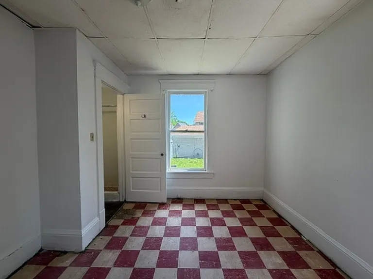 1518 Woodland Ave NW — Photo 12