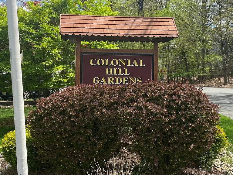 1 Colonial Dr #1B — Photo 2