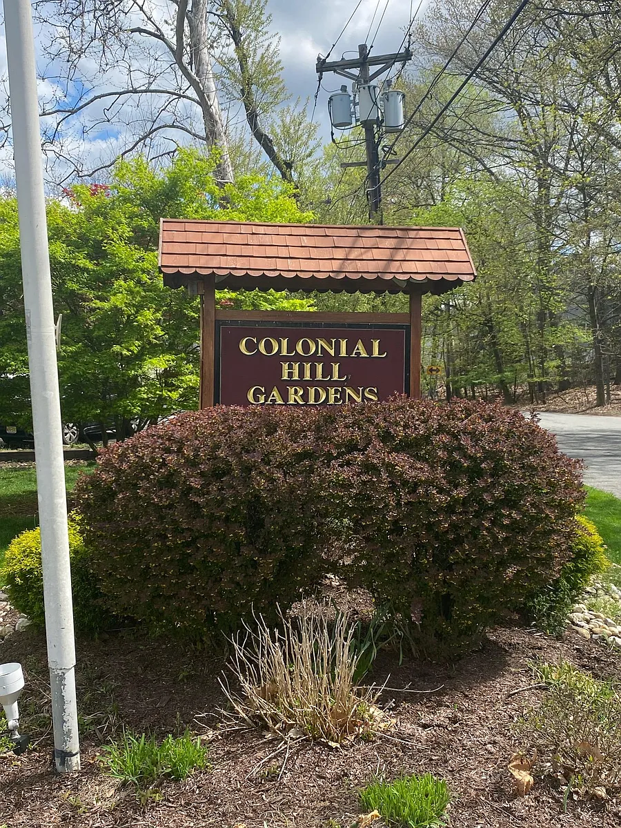 Building Photo - 1 Colonial Dr #1B