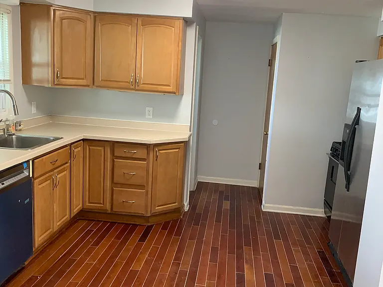 E Summerset Ln — Photo 4