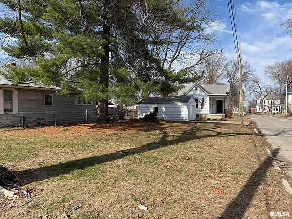 2nd image of 611 S Illinois St