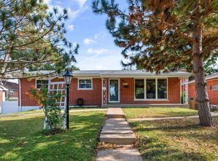 2518 Wembley Dr, Saint Louis, MO 63125