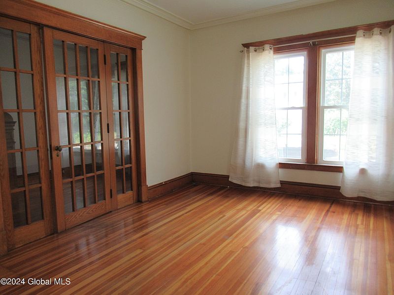 5th image of 122 N Holmes Street