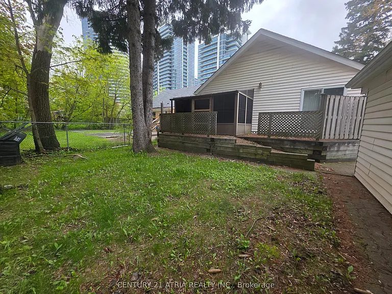 32 Meadowview Ave — Photo 23