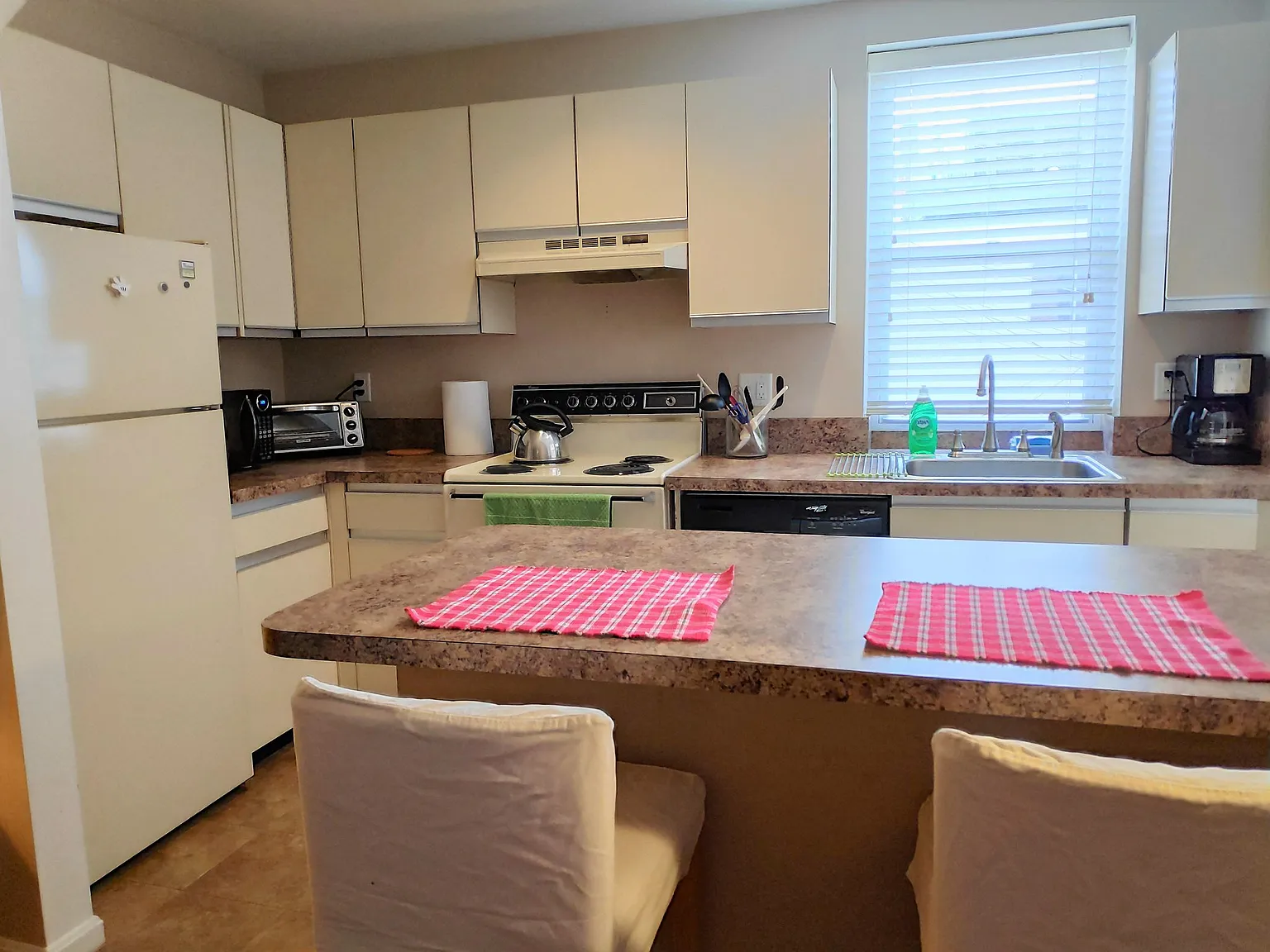 Historic Apartment Across From Mount Vernon Place Parks | Quiet Retreat & Unbeatable Location — Photo 3