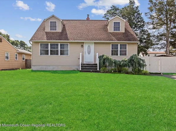 27 Heather Road, Toms River, NJ 08753