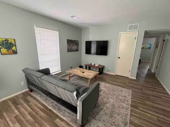 6240 Old Point Rd, Hanahan, SC