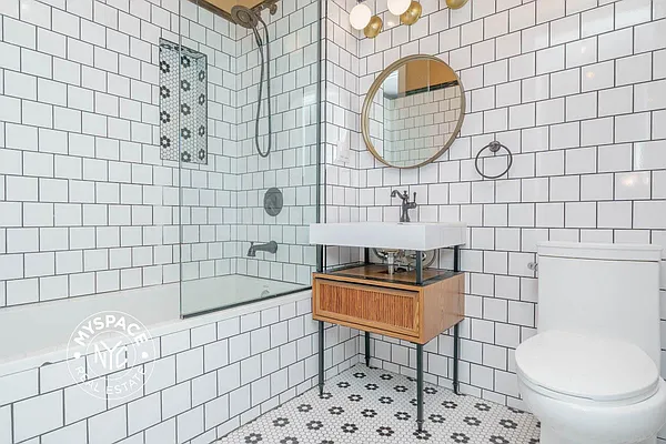 Rented by MySpaceNYC | media 25