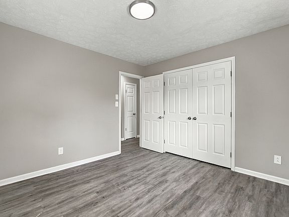 5th image of 126 Banner St