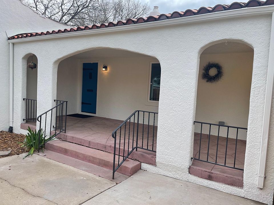 Covered front porch (side entry) with keyless entry