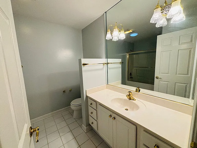 1104 Caldwell Dr — Photo 2