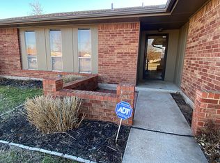 138 Chickasaw Ln, Yukon, OK 73099