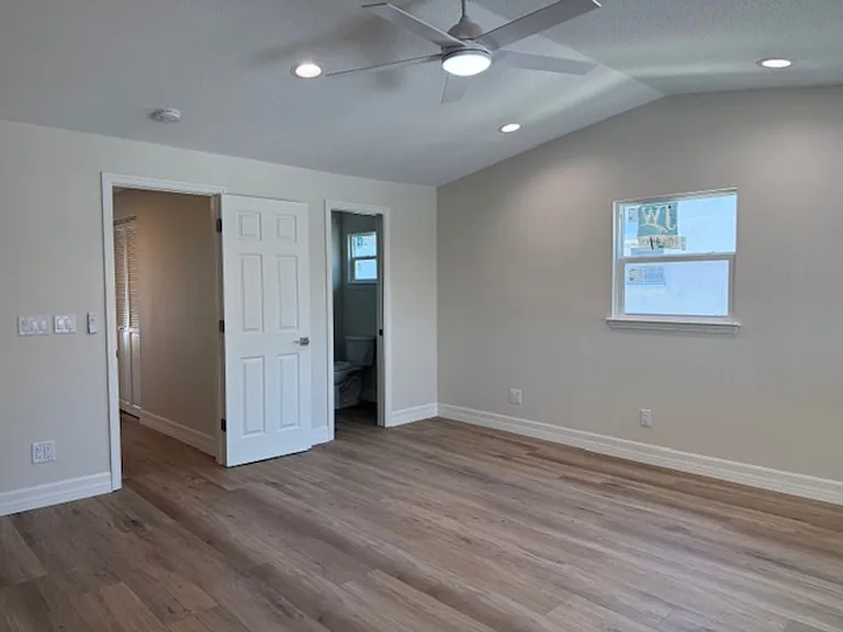 510 Jackson Ave — Photo 14