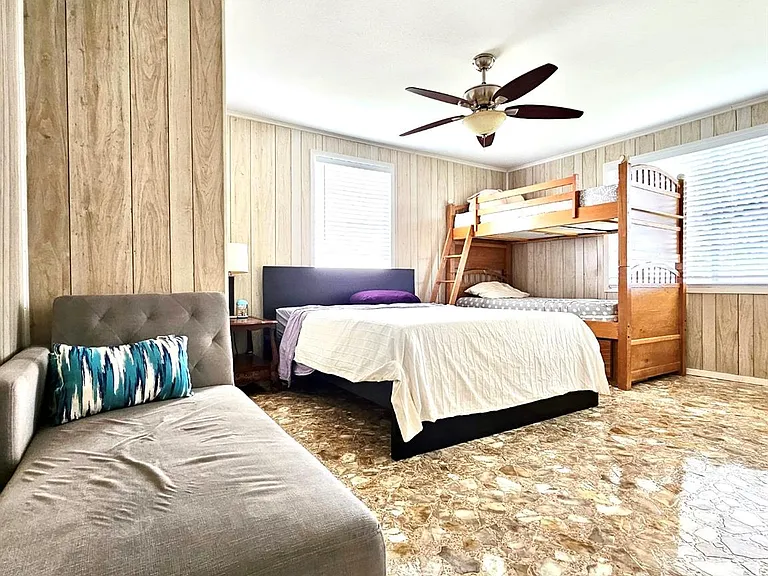 2104 Galveston Ave — Photo 7