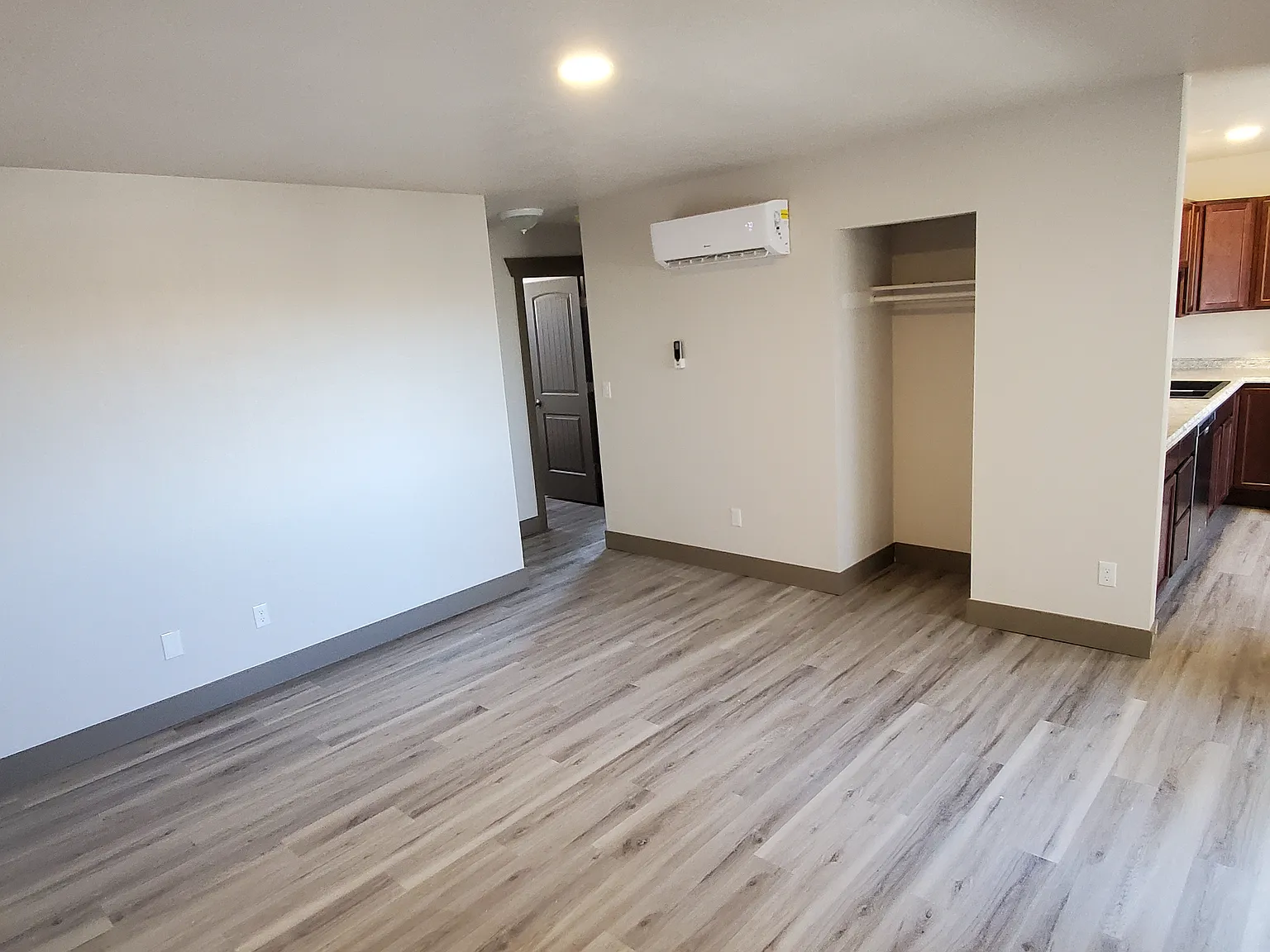 2 bed, 732 sqft, $1,325 — Photo 2