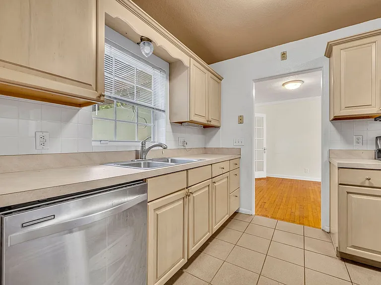 1816 Mizell Ave — Photo 20