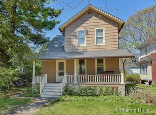 25 S Wright St, Naperville, IL 60540