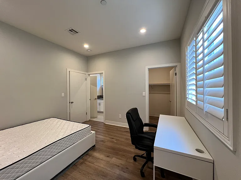 2015 Raymond Ave #1/4 — Photo 3