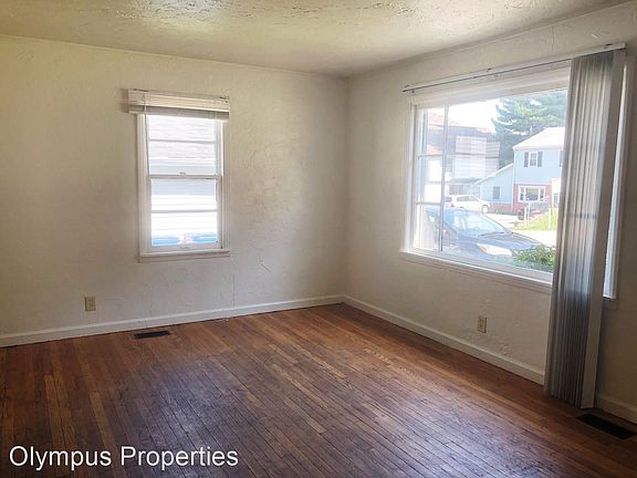 3rd image of 405 E 20th St #2877062