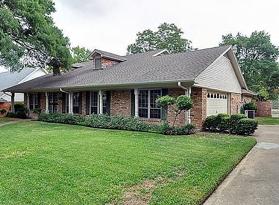 2nd image of 3825 Glenmont Dr