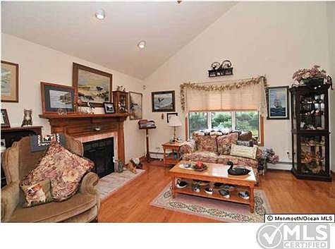3rd image of 29 Bradley Ave