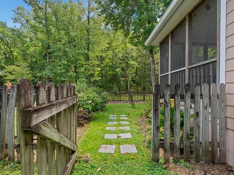 669 Fair Spring Dr — Photo 38