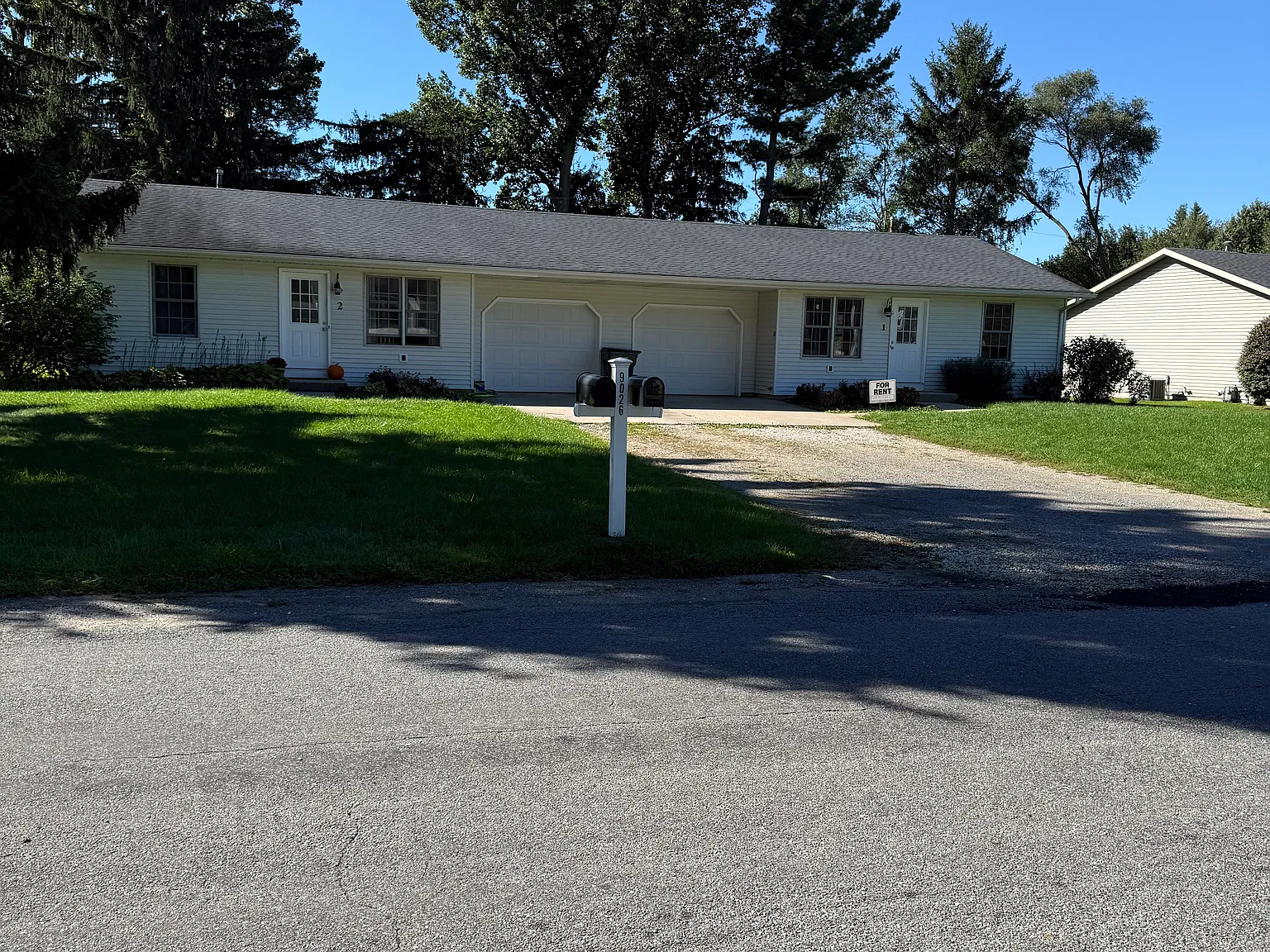 2 bed, 800 sqft, $1,500 — Photo 1