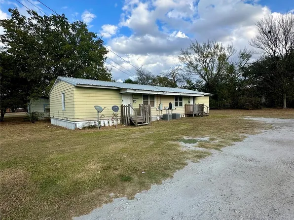 308 N Dallas St, Groesbeck, TX 76642
