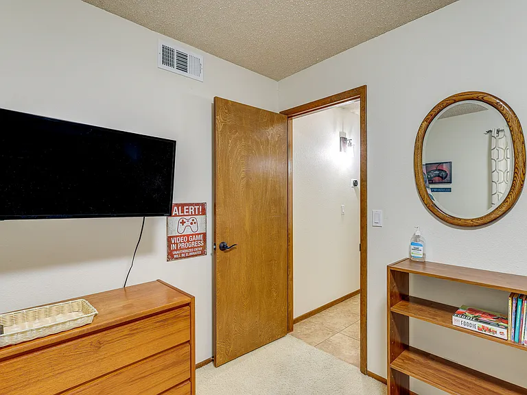 2400 Baron Dr — Photo 10