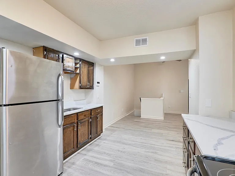 1421 N Park Pl — Photo 22