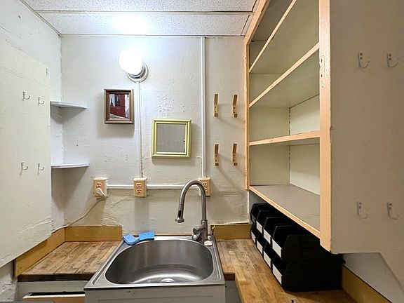 5th image of 1110 E John St #1
