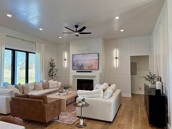 3rd image of 567 Mill Creek Ln