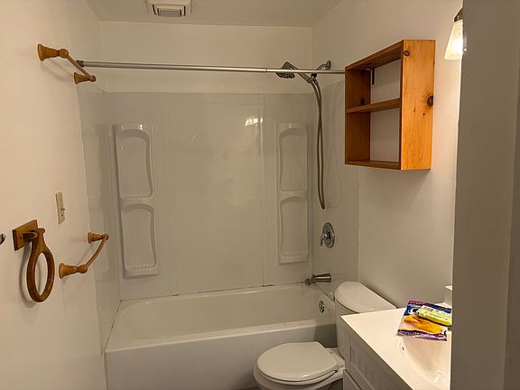 4th image of 107 Cohasset Rd