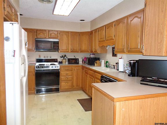 5th image of 18 Westwood Dr