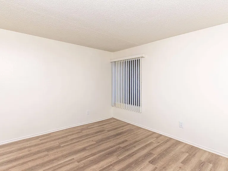 Eastwood Apartment Homes — Photo 43