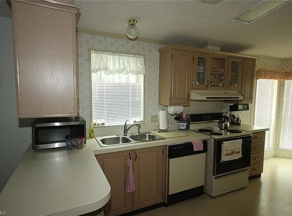 4th image of 46 Aquamarine Ave #46-Q